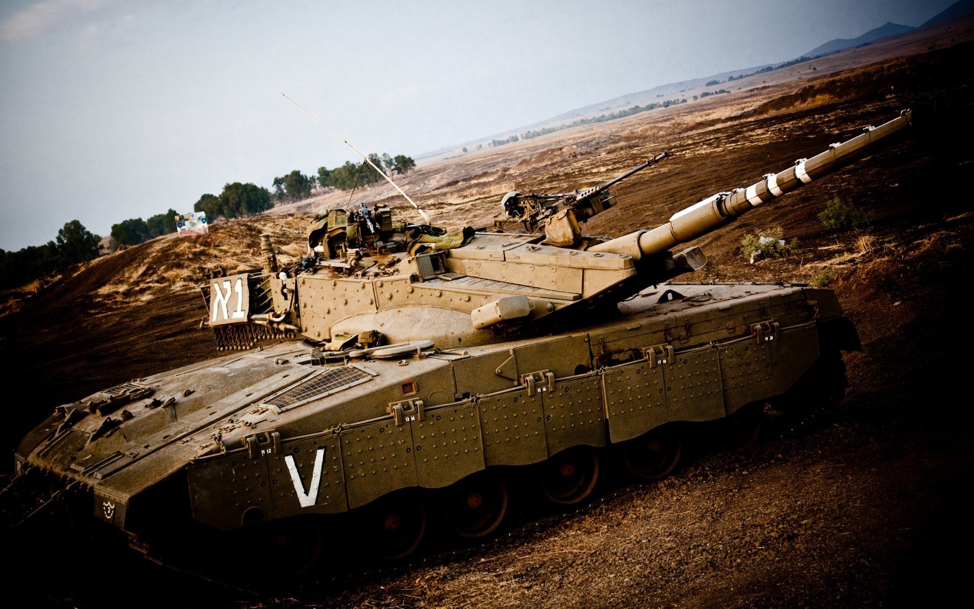 赛场临战反应快，战术应变有效，比赛临场发挥