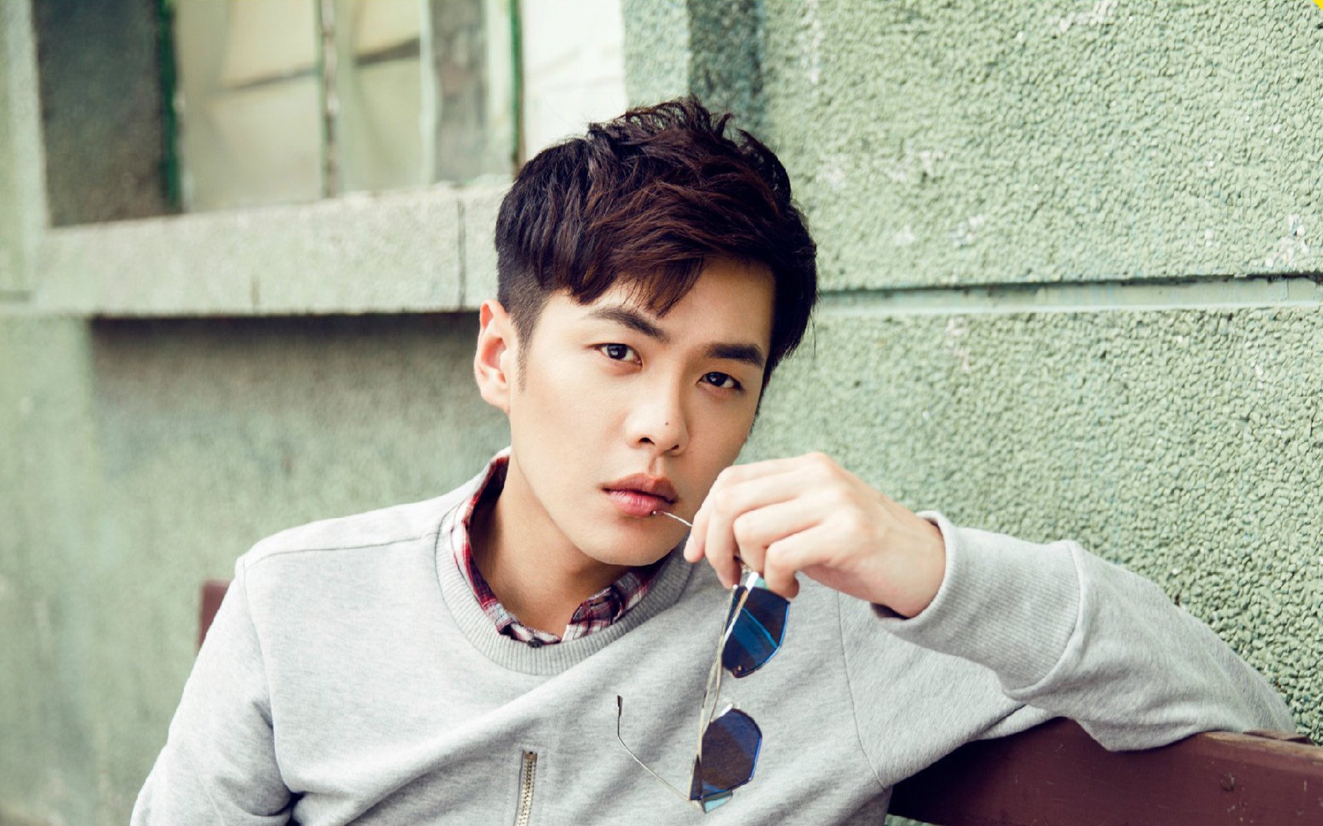 爱游戏体育（AYX）官方APP下载-恩比德再度砍下三十加十七展现 MVP 风采，恩比德视频集锦