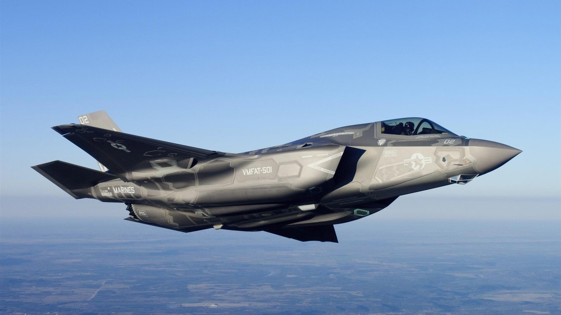 AYX官网-独行侠球员出席品牌活动展示新球衣，独行侠队主场球衣