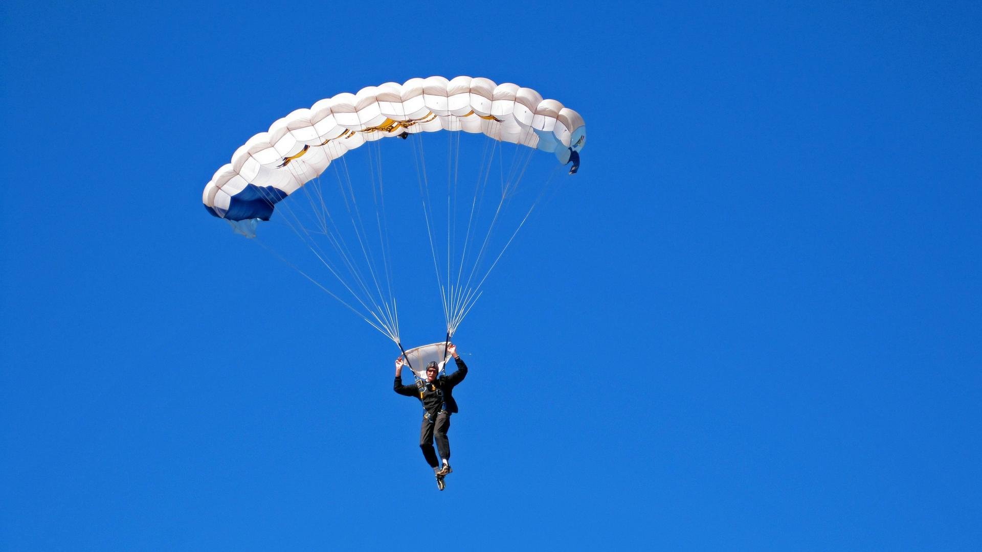 《王者荣耀全国冠赛，广东战队问鼎荣耀》，广东王者职业战队